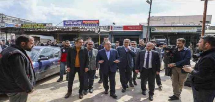 Adalet Bakanı Bozdağ, Diyarbakır’da selden etkilenen esnafla bir araya geldi
