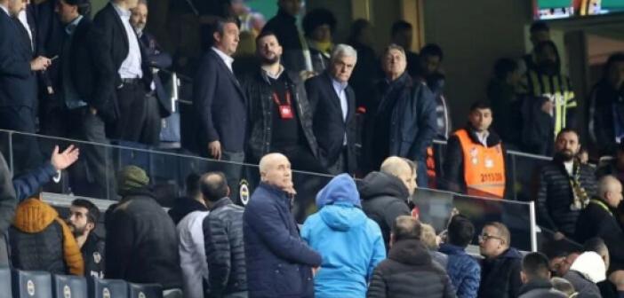 Fenerbahçeliler, Ali Koç'u istifaya davet ett
