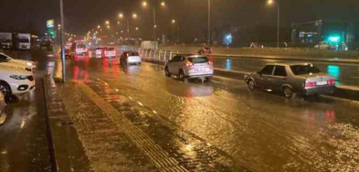 Sağanak nedeniyle kapatılan Kahramanmaraş-Kayseri çevre yolu kontrollü trafiğe açıldı