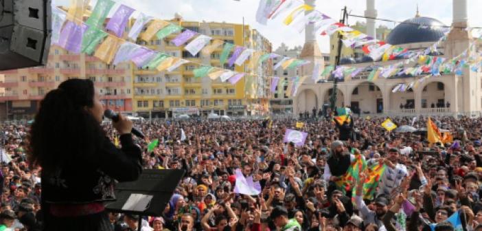 HDP'den Kızıltepe'de geniş katılımlı Newroz kutlaması