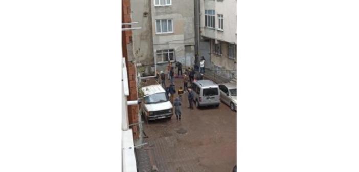 Zeytinburnu’nda dördüncü kattan düşen kadın hayatını kaybetti