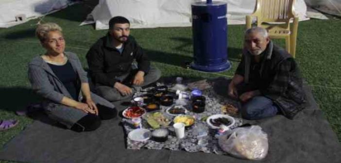 Deprem bölgesinde ilk iftar