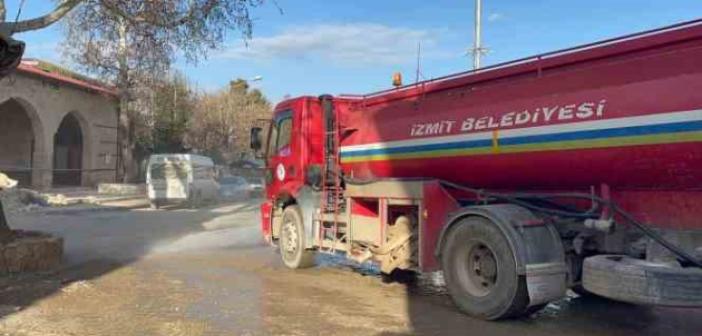 İzmit Belediyesi ekipleri, sel bölgesinde aralıksız çalışıyor