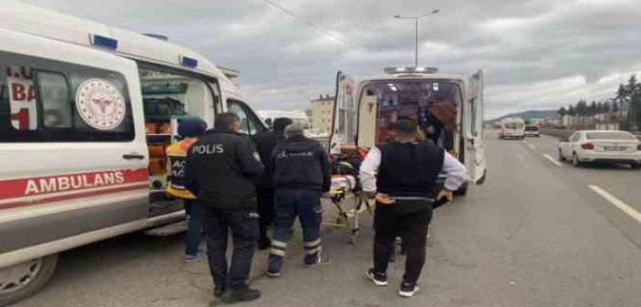 Kocaeli’de otomobil bariyerlere çarptı: 3 yaralı