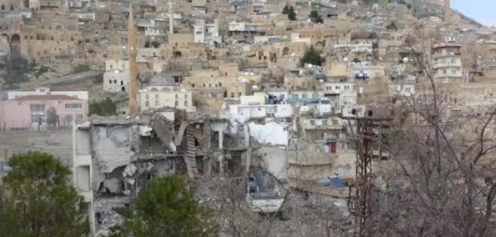 Mardin'de tarihi dokuyu bozan bina yıkılıyor