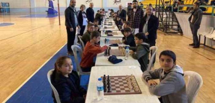 Ortaokullar arası satranç turnuvası düzenlendi