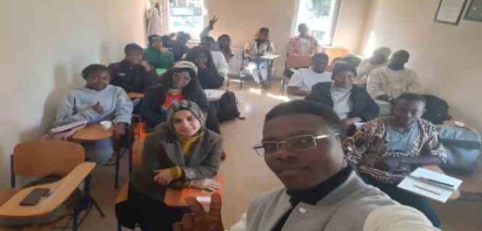 Trabzon’da yabancı öğrencilere ücretsiz İngilizce kursu veriliyor