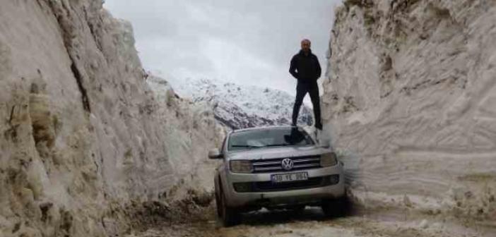 Yüksekova’da 5 metreyi bulan kar tünelleri