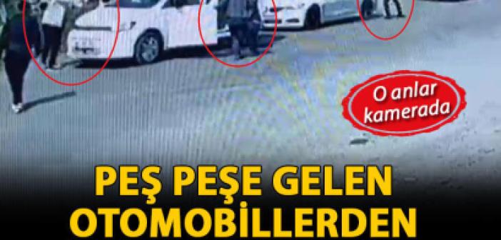 Peş peşe gelen otomobillerden inenlerin silahlı kavgası kamerada