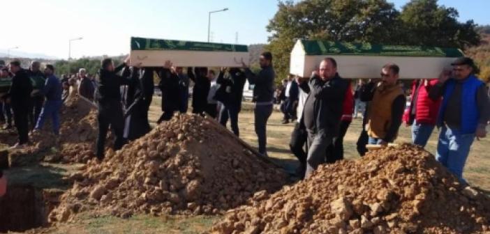 Babaları tarafından öldürüldüğü iddia edilen 2 kardeşin cenazesi Mardin'de defnedildi