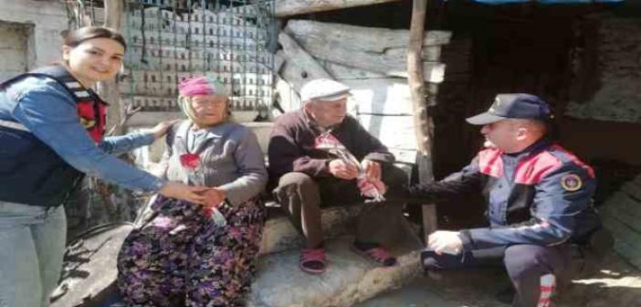 Jandarma ekipleri yaşlıları unutmadı