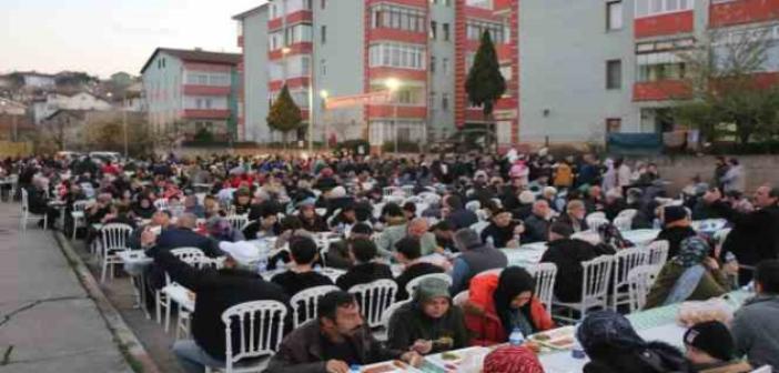 Karabük’te ilk geleneksel mahalle iftarı Aydınlıkevler’de yapıldı