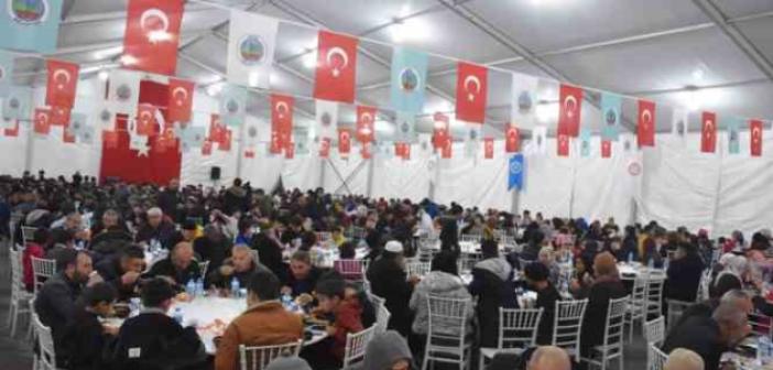 Siirt Belediyesinin iftar çadırına yoğun ilgi