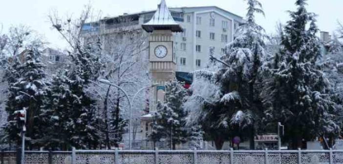 Geceden sabaha kadar yağan kar yağışı sonrası şehir eşsiz güzelliğe büründü