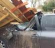 Öğrenciler dersteyken fırtına okulun çatısını uçurdu: 3 araç zarar gördü