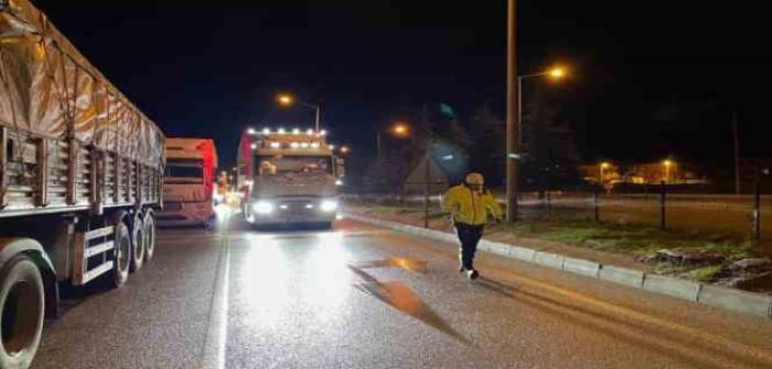 Burdur - Antalya karayolu buzlanma nedeniyle trafiğe kapatıldı