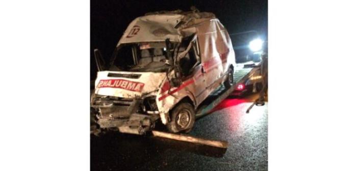 Kütahya’da ambulans devrildi: 3 yaralı