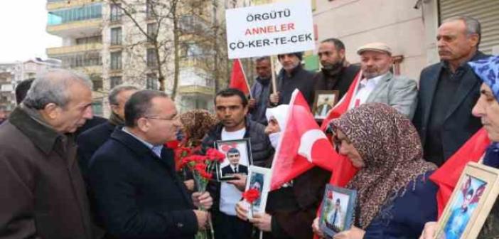 Bakan Bozdağ, Diyarbakır annelerini ziyaret etti: 'Çocukların hakkını kim arıyorsa biz onlarla beraberiz'