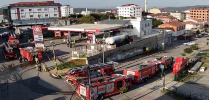 Sultanbeyli’de akaryakıt istasyonunda gaz tankeri alev alev yandı