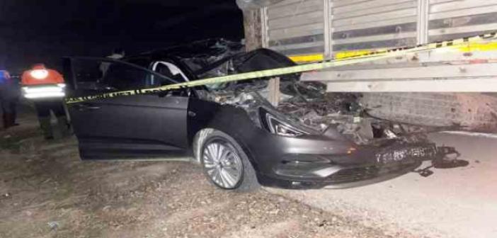 Konya’da otomobil tıra çarptı: 2 yaralı