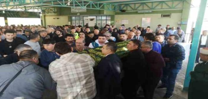 Fenomen annenin, kaleden düşen tıp fakültesi öğrencisi oğlu son yolculuğuna uğurlandı