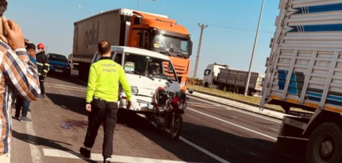 Ticari araç motosiklette çarptı, 1 yaralı
