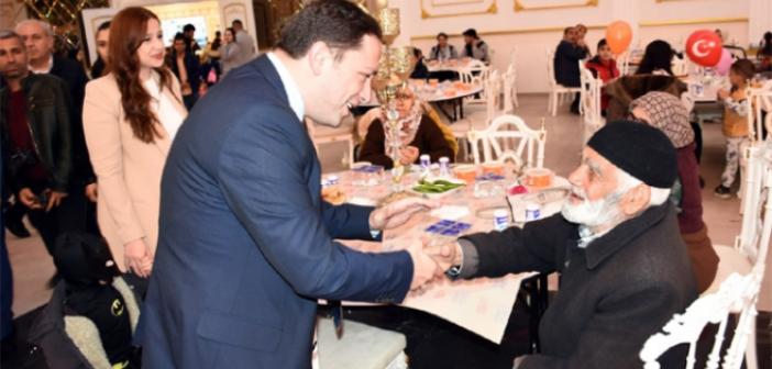 Depremzedeler için iftar programı düzenlendi