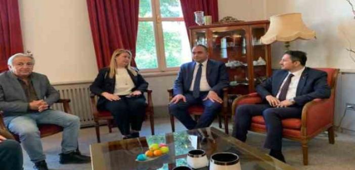 Ermeni asıllı AK Parti Milletvekili Adayı Sıvacıoğlu kiliseleri ziyaret etti