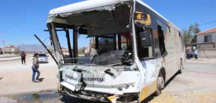 Karaman’da halk otobüsü ile kamyon çarpıştı: 7 yaralı