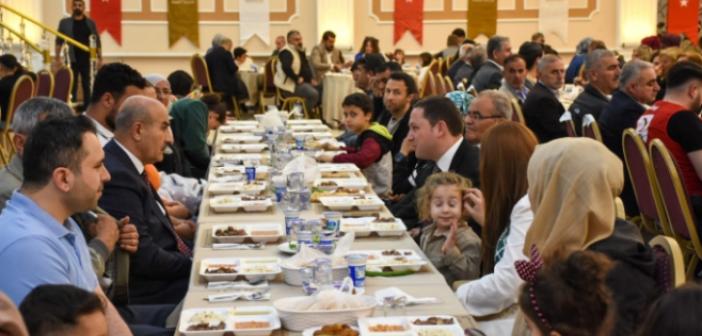 Vali Demirtaş Nusaybin'de iftar programına katıldı