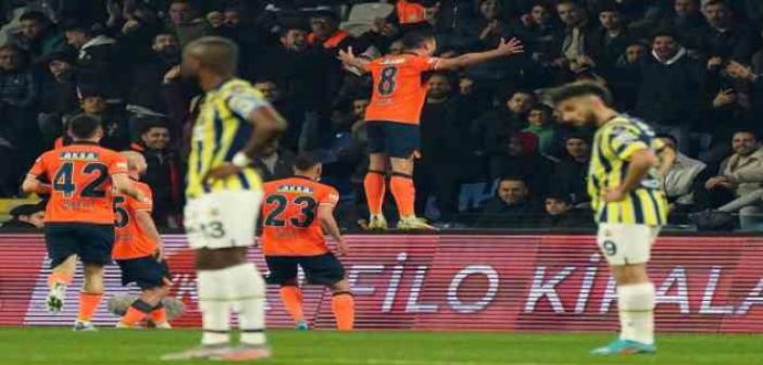 Spor Toto Süper Lig: Medipol Başakşehir: 1 - Fenerbahçe: 0 (İlk yarı)