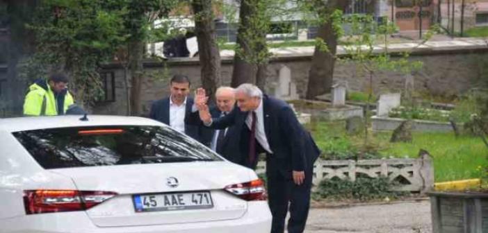 Başkan Bakkalcıoğlu, mezarlık ziyaretinde hemşehrilerinin bayramını kutladı