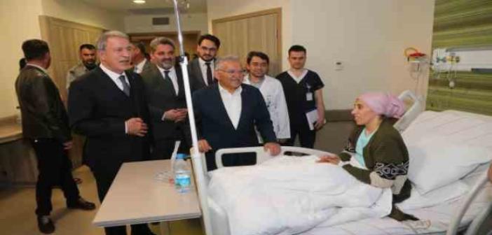 Bakan Akar ile Başkan Büyükkılıç’tan hastanede bayram ziyareti
