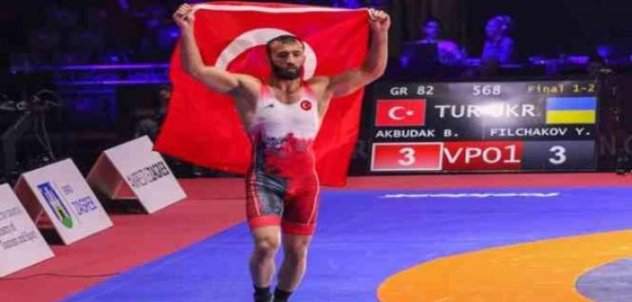 BARÜ mezunu milli güreşçi Burhan Akbudak, Avrupa şampiyonu oldu