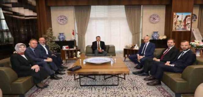 Başkan Önsay ve milletvekili adayları Vali Çelik’i ziyaret etti
