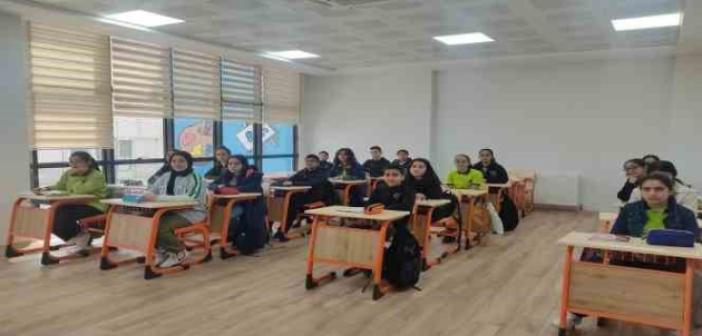 Depremzede öğrencilere yönelik LGS’ye hazırlık kursu başladı