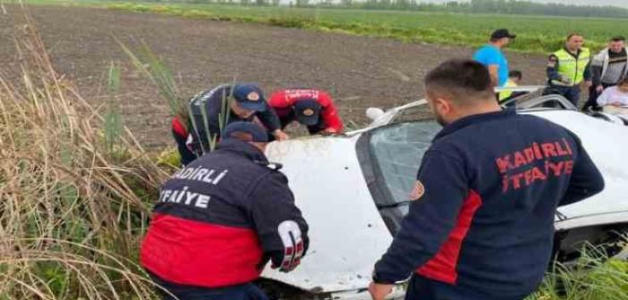 Şarampole devrilen otomobilin sürücüsü yaralandı