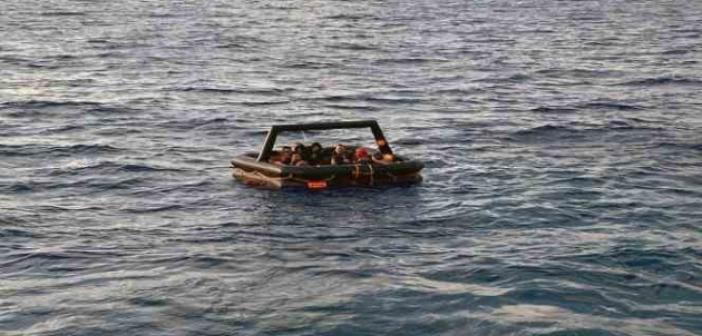 Yunanlıların geri ittiği 17 düzensiz göçmen kurtarıldı