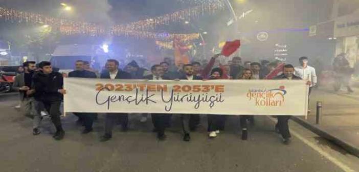 İstanbul’da AK Parti milletvekili adaylarıyla birlikte yüzlerce vatandaştan 2023’ten 2053 yürüyüşü
