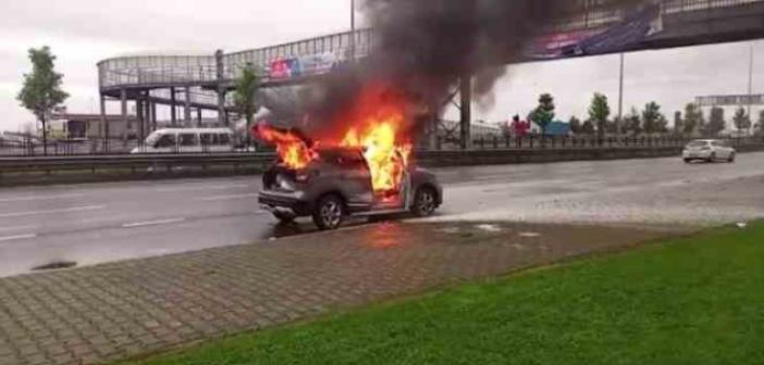 Lüks cip alev topuna döndü, kadın sürücü şans eseri kurtuldu