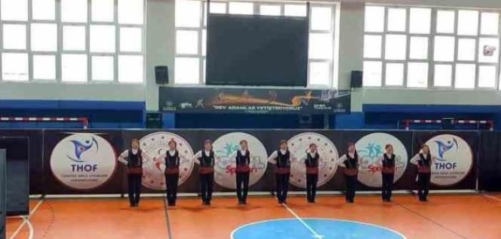 Bayburt Lisesi halk oyunları ekibi Türkiye finallerinde