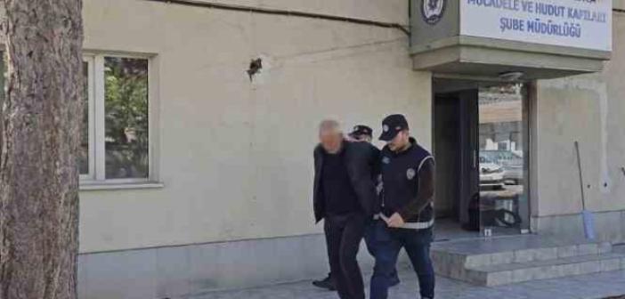 Erzincan’da araç içerisinde 8 kaçak göçmen yakalandı, şoför tutuklandı