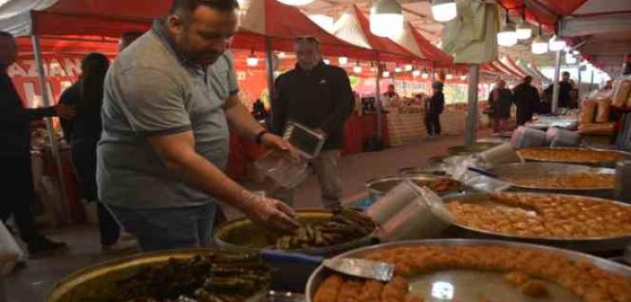 Depremzede esnaf kendi yörelerinin damak lezzetlerini Ayvalık’ta buluşturdu