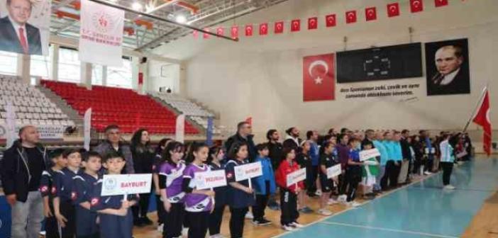 Erzincan’da küçükler masa tenisi grup müsabakaları başladı