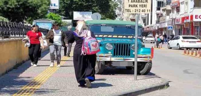 Gelişigüzel araç parkları, yayaları zor duruma sokuyor