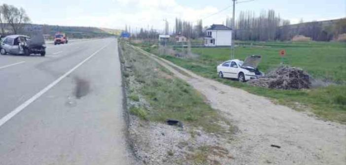 Konya’da otomobil park halindeki araca çarptı: 3 yaralı