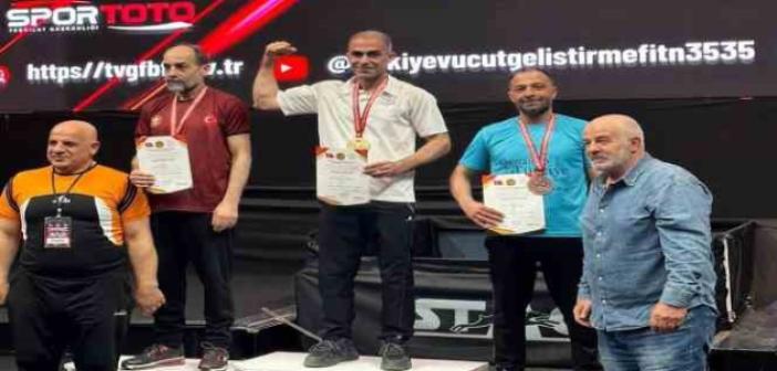 Yalova Belediyespor bilek güreşçileri Milli Takıma seçildi