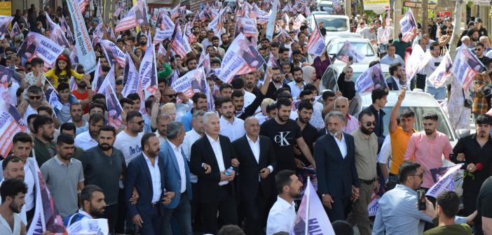 Bağımsız Aday Kahraman’ın mitingi gövde gösterisine dönüştü