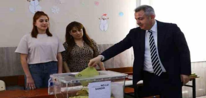 Adana Valisi Elban: 'Seçim güvenliği için 12 bin civarında polis ve jandarma görev alıyor'