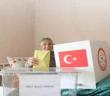 Sandığa gidemeyenlerin evine sandık götürüldü